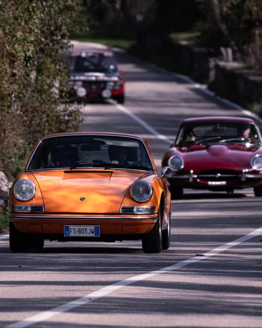 The Trieste-Opicina race, active from 1911 to 1971, was a famous uphill car race between Trieste and Opicina. The 8.5 km course, with tight curves and challenging climbs, attracted internationally renowned drivers and manufacturers. The event is still remembered today through historical reenactments that celebrate its charm and tradition.

Organizzato dal #clubdeiventiallora

#historiccar 
#porsche 
#igtrieste 
#igfvg 
#ClassicCars
#VintageCars
#CarLovers
#Oldtimer
#AutoStoriche
#RallyCars
#CarPhotography
#jaguarclassic
#PorscheClassic
#CarEnthusiast
#Motorsport
#HistoricRacing
#lancia 
#lanciaclassic 
#jaguar