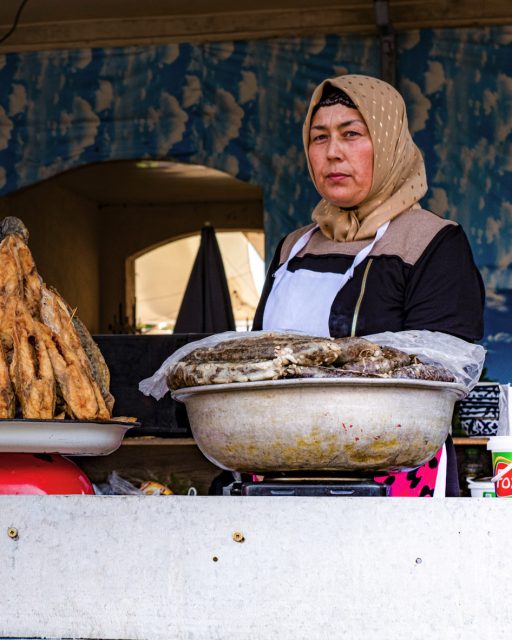 Chorsu Bazaar, Tashkent. Behind every stall, a face that's seen decades of this market's rhythm.

#ChorsuBazaar #Tashkent #Uzbekistan #SilkRoad #CentralAsia #TashkentBazaar #UzbekCulture #StreetPhotography #MarketLife #TravelUzbekistan #ExploreUzbekistan #ddphotocollection #DocumentaryPhotography #FacesOfCentralAsia #LocalMarket #TashkentUzbekistan